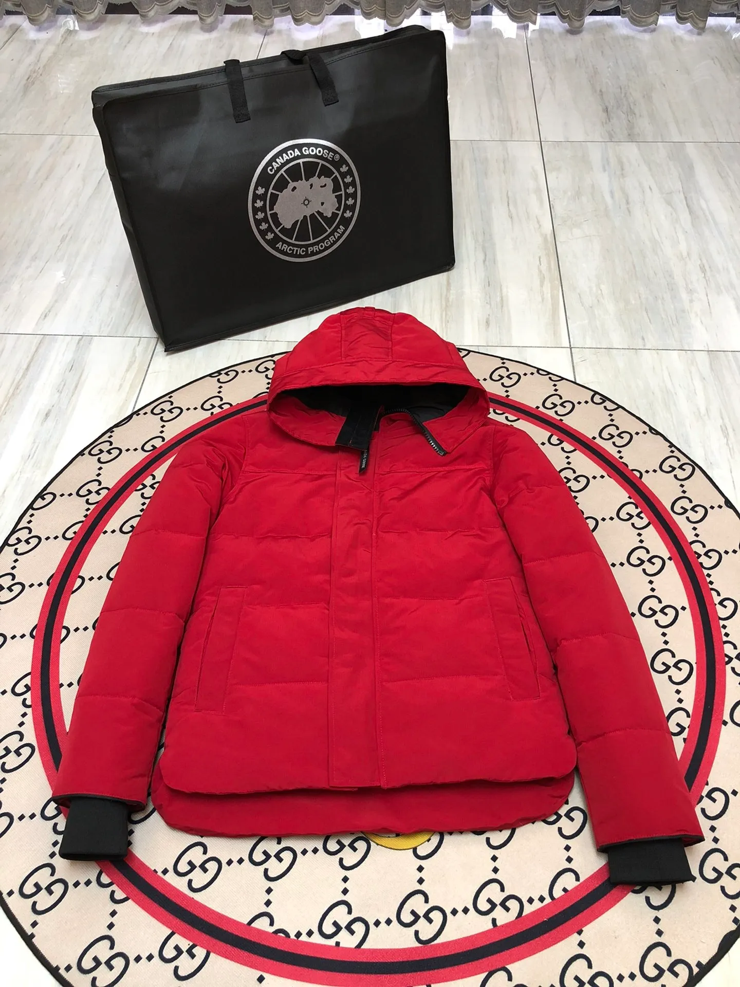 P660 counter quality 🇨🇦canada goose""🇨🇦millan parka 17 styles for men and women, short style without fur collar, chosen by Arctic and Antarctic expedition teams as winter wear, the Rolls Royce of down jackets. ➖ Industry-leading anti-counterfeiting chip sensing. ➖ Imported Behringer embroidery machines and customized embroidery labels, the highest level and industry leading. ➖ Imported Korean 21-count polyester-cotton blended original fabric, tc85 waterproof coating fabric, water-repellent, windproof and wear-resistant. ➖ The new national standard 80 white duck down is filled with an average of 520 grams of down. The amount of down filled is industry-leading. ➖ 100% nylon lon lining with double double-layer sealing design to prevent velvet running, seamless thread design on cuffs! ➖ Western Canadian Green Wolf Collar. ➖ Yoshida ykk provides original custom-made electroplated sliders. The ykk two-way lockable zipper is tight and smooth and does not peel off paint. ➖ 3m composite Velcro is durable, and all accessories and hardware are custom-made. Note: Our copywriting is only simple and clear. Instead of bragging about the copywriting, it is better to compare and understand with samples. Only for the purest, most focused, most professional, highest quality, and highest sex!